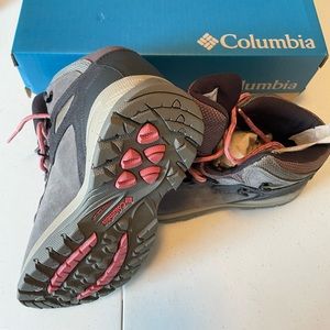 Women’s Columbia Newton Ridge Hiking Boots